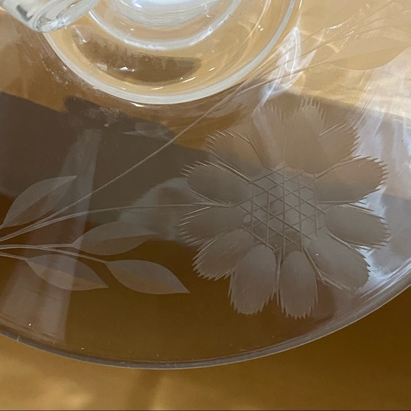 Pair of Vintage New Martinsville Janice Hughe’s Cornflower Cut Candle Holders - Picture 10 of 10